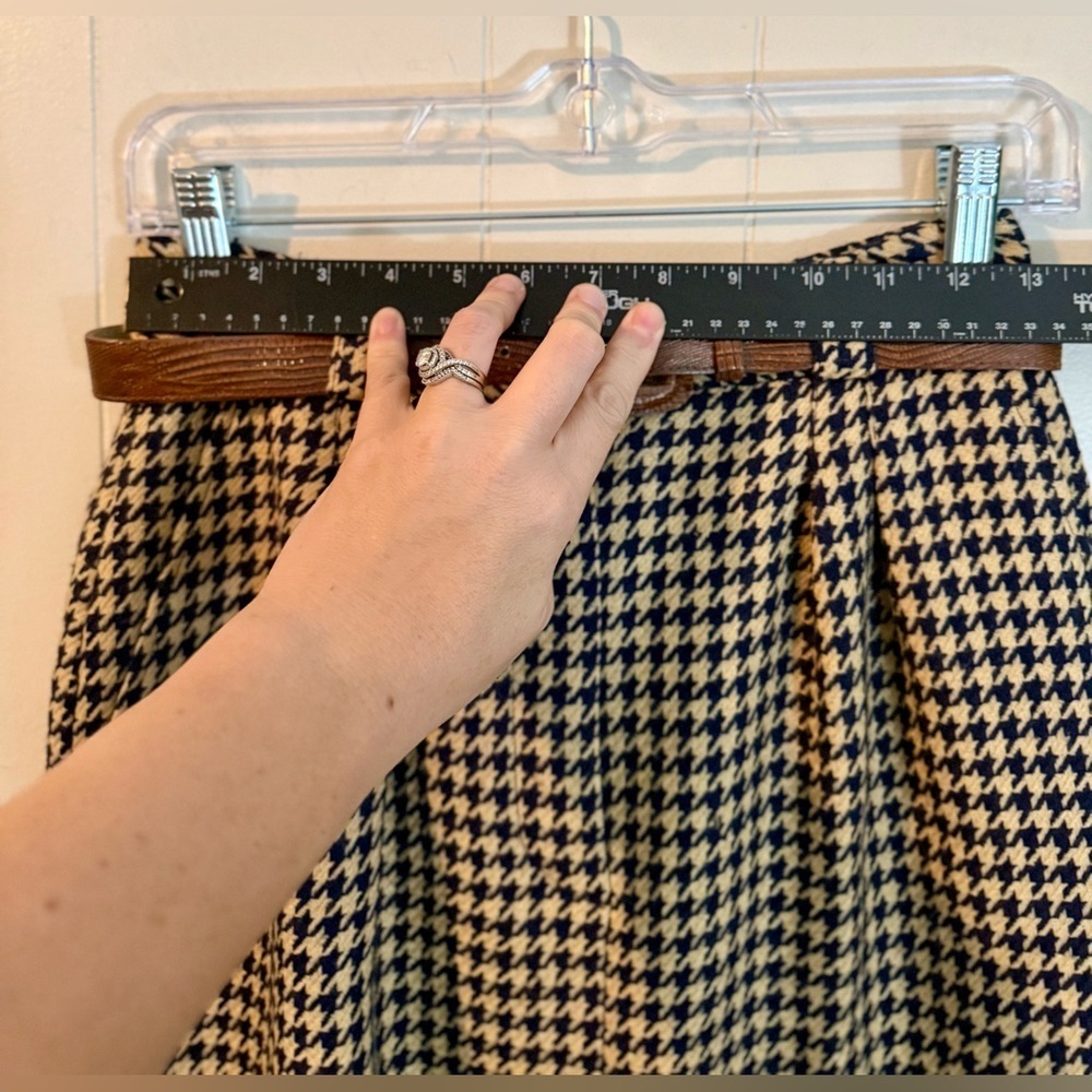 Evan Picone Vintage Houndstooth Patterned Skirt with Belt, Size 6 - Picture 5 of 8